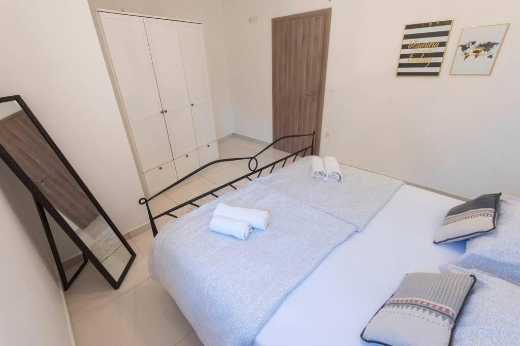 Apartman M&S 1 Kali, Otok Ugljan Appartamento Esterno foto